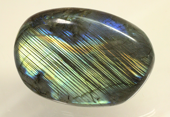 青と黄色の閃光を放つ!両面魅力のラブラドライト(Labradorite)(その16)