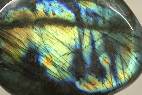 青と黄色の閃光を放つ!両面魅力のラブラドライト(Labradorite)(その2)