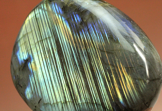 青と黄色の閃光を放つ!両面魅力のラブラドライト(Labradorite)(その6)