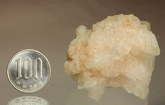 米国産ピンク岩塩(Halite)結晶（その10）