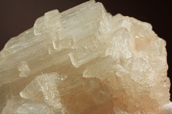 米国産ピンク岩塩(Halite)結晶（その8）