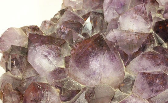 強い濃い紫が印象的な、５ｋｇを超える宝石アメシスト原石（その13）