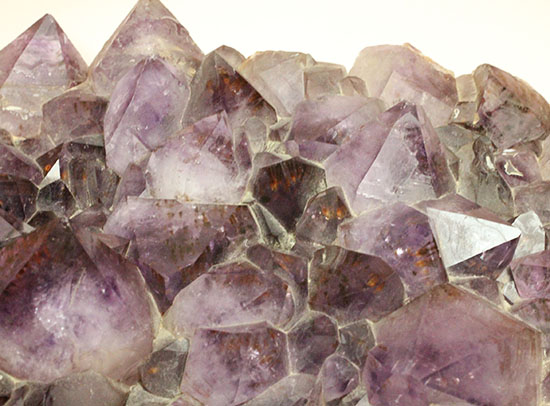 強い濃い紫が印象的な、５ｋｇを超える宝石アメシスト原石（その14）