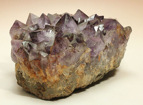 強い濃い紫が印象的な、５ｋｇを超える宝石アメシスト原石（その3）