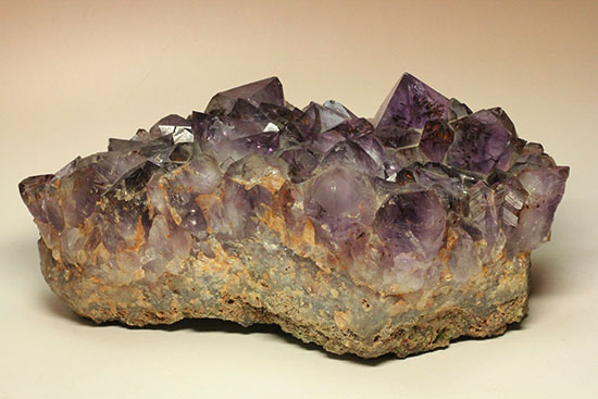 強い濃い紫が印象的な、５ｋｇを超える宝石アメシスト原石（その6）