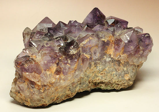 強い濃い紫が印象的な、５ｋｇを超える宝石アメシスト原石（その7）