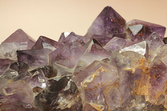 強い濃い紫が印象的な、５ｋｇを超える宝石アメシスト原石（その8）