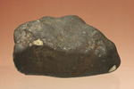 隕石名不明。見事な溶融表皮を伴う石質隕石