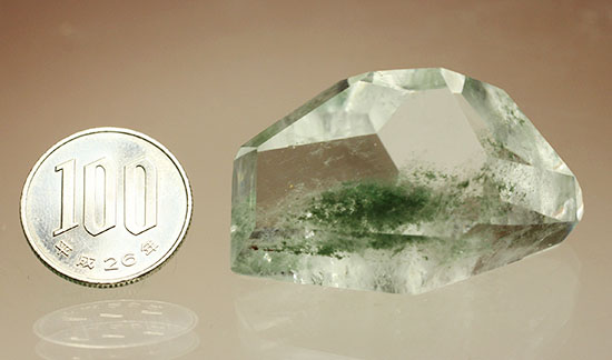 緑泥石を内包した水晶。透明度高い！（その16）