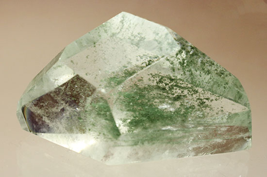 緑泥石を内包した水晶。透明度高い！（その3）