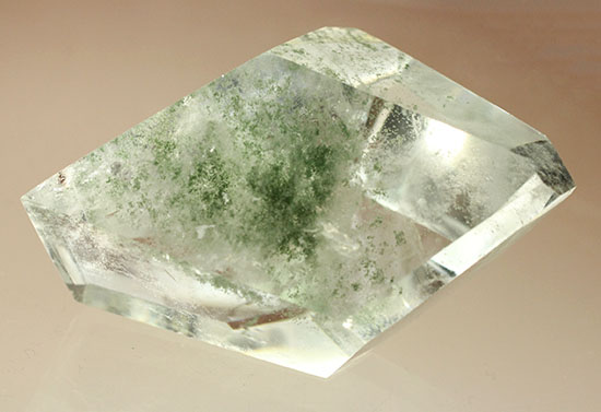 緑泥石を内包した水晶。透明度高い!(その4)