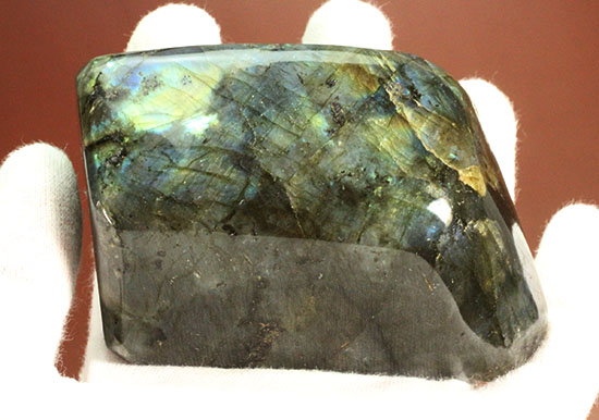 ラブラトライト(Labradorite)のブロック標本。手にとって劇的な色の変化をお楽しみください。（その6）