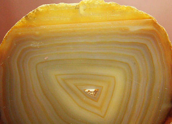 光にかざして見てほしい！幾何学縞模様のメノウスライス標本(Agate)（その11）