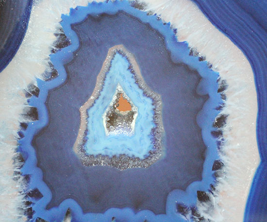 中央は方解石化してキラキラ！ブルーカラーが鮮やかな、メノウ大判標本(Agate)（その3）