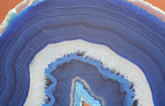 中央は方解石化してキラキラ！ブルーカラーが鮮やかな、メノウ大判標本(Agate)（その7）