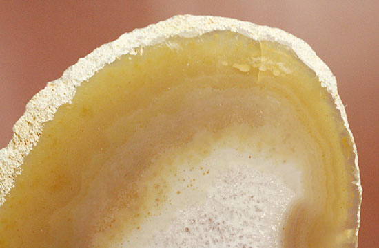 中央部がステンドグラスのように透き通ります!鉱物メノウ標本(Agate)(その5)