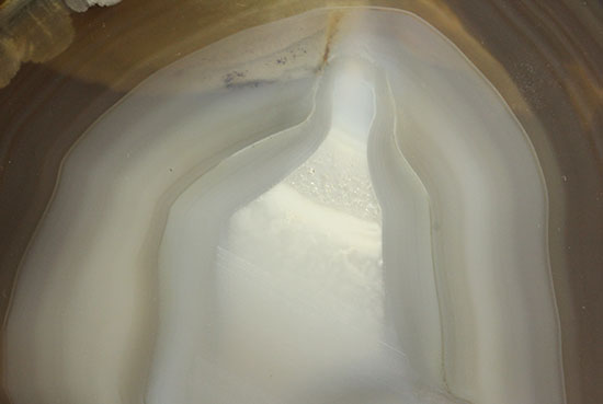 光にかざすと色調が変わる、鉱物メノウの大判標本(Agate)(その7)