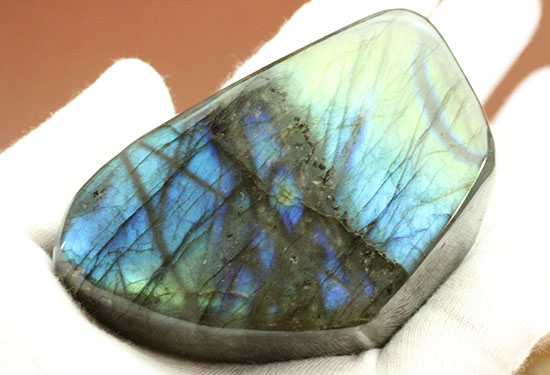 青と黄色の閃光色が見られます！鉱物ラブラドライトのブロック標本(Labradorite)（その4）