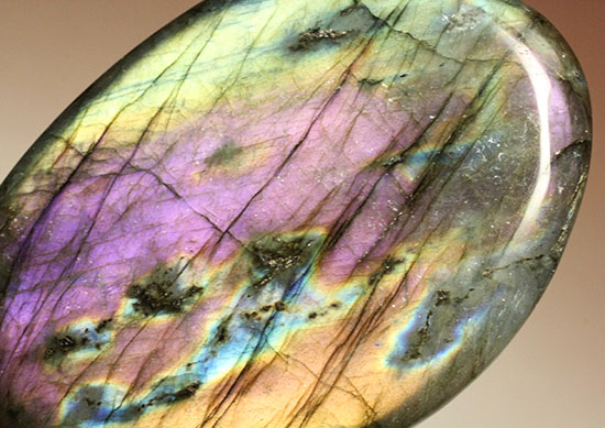 希少色、紫色を堪能できる、大きな鉱物ラブラドライト(Labradorite)（その1）