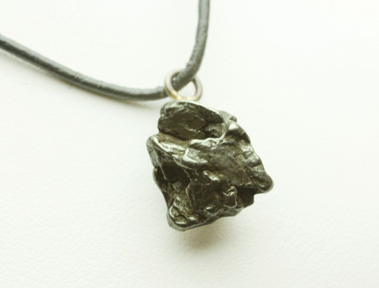 身につけるのにちょうどよい大きさです。カンポ・デル・シエロ隕石の