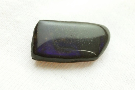 深い青と紫色が美しい、ドロップ型アンモライト化石(Ammolite)(その4)
