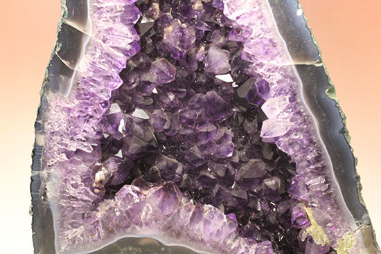 サービスプライス!高さ26cmの巨大なアメシスト(紫水晶)。面白い産状と濃い紫ご注目。(その3)