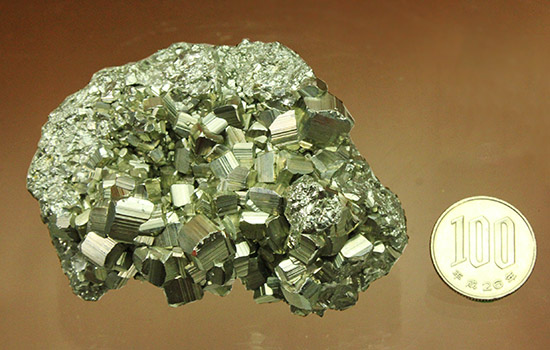 274グラムのズッシリ標本！大きな結晶体がいくつも見られる、黄鉄鉱、またの名をパイライト(pyrite)（その10）