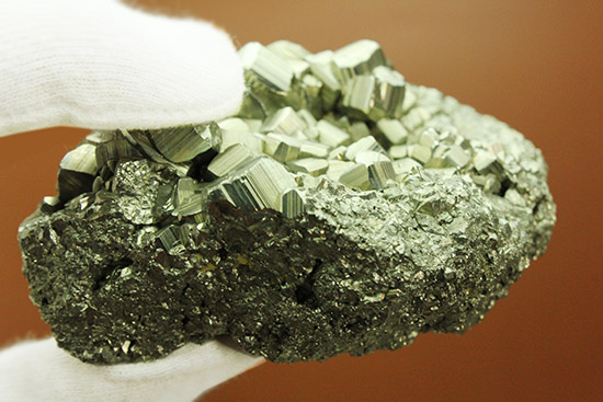274グラムのズッシリ標本！大きな結晶体がいくつも見られる、黄鉄鉱、またの名をパイライト(pyrite)（その8）