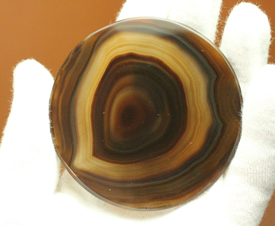 鉱物をお部屋に飾ってみませんか？透き通るブラウン調の縞メノウ標本(agate)（その6）