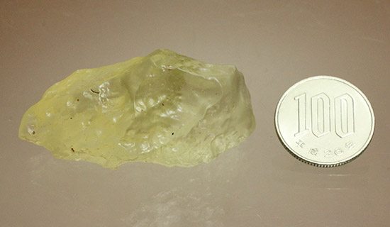 リビアの宝石！隕石衝突時に生成した天然ガラス、リビアングラス（その11）