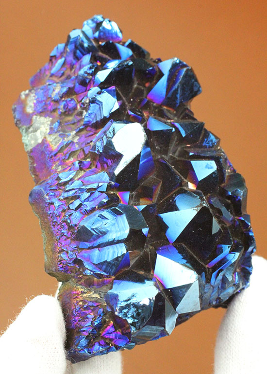 チタンコーティングされた水晶。青を基調に七色に輝きます。（その13）