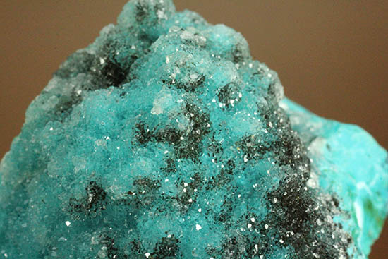鮮やかなグリーンのきらめく結晶体。ペルー産、珪孔雀石こと、クリソコラ。（その6）