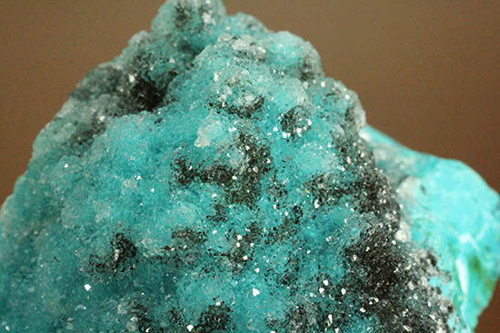鮮やかなグリーンのきらめく結晶体。ペルー産、珪孔雀石こと、クリソコラ。(その6)