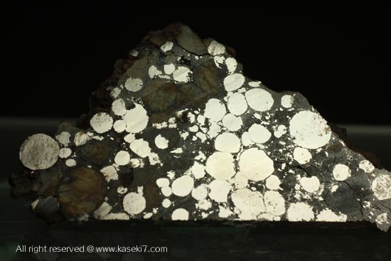 石質隕石（stony meteorite）　画像